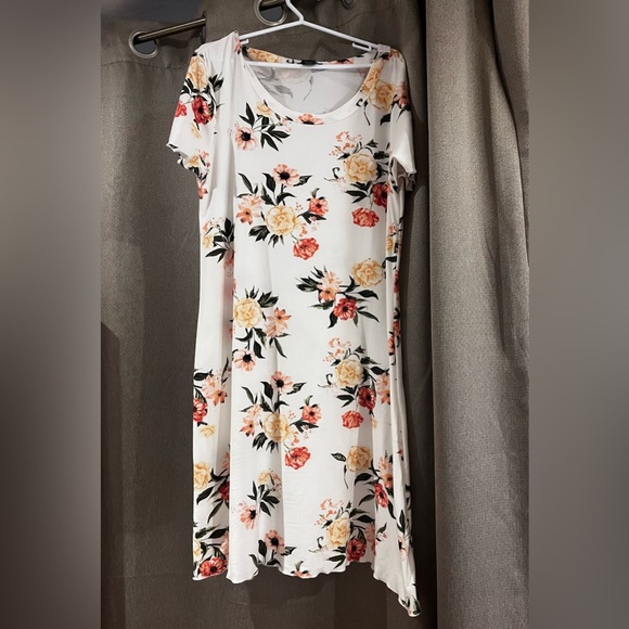 Justify Size L White Floral Soft Dress - Picture 2 of 4